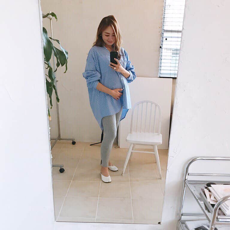 Keikooooooのインスタグラム：「もうすぐ赤ちゃんに会える。 普通分娩と帝王切開で悩んだけど、 赤ちゃんが無事に生まれて来てくれることが一番大事。 #ホテルみたいに綺麗な部屋でよかった。 #テレビでも見て気を紛らわそう。」