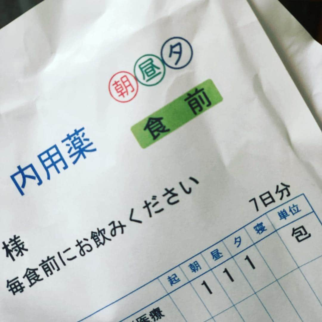 北原徹さんのインスタグラム写真 - (北原徹Instagram)「インフルエンザを除くと16、7年ぶりに風を引きました。インフルエンザのときも薬を飲みませんでしたが、今回は喘息などに発展してしまったので、黙って飲みます。お酒も飲みます（笑）。元気ですが、ヒューヒューいっています。 #薬 #風邪薬 #喘息」4月25日 9時48分 - torukitahara