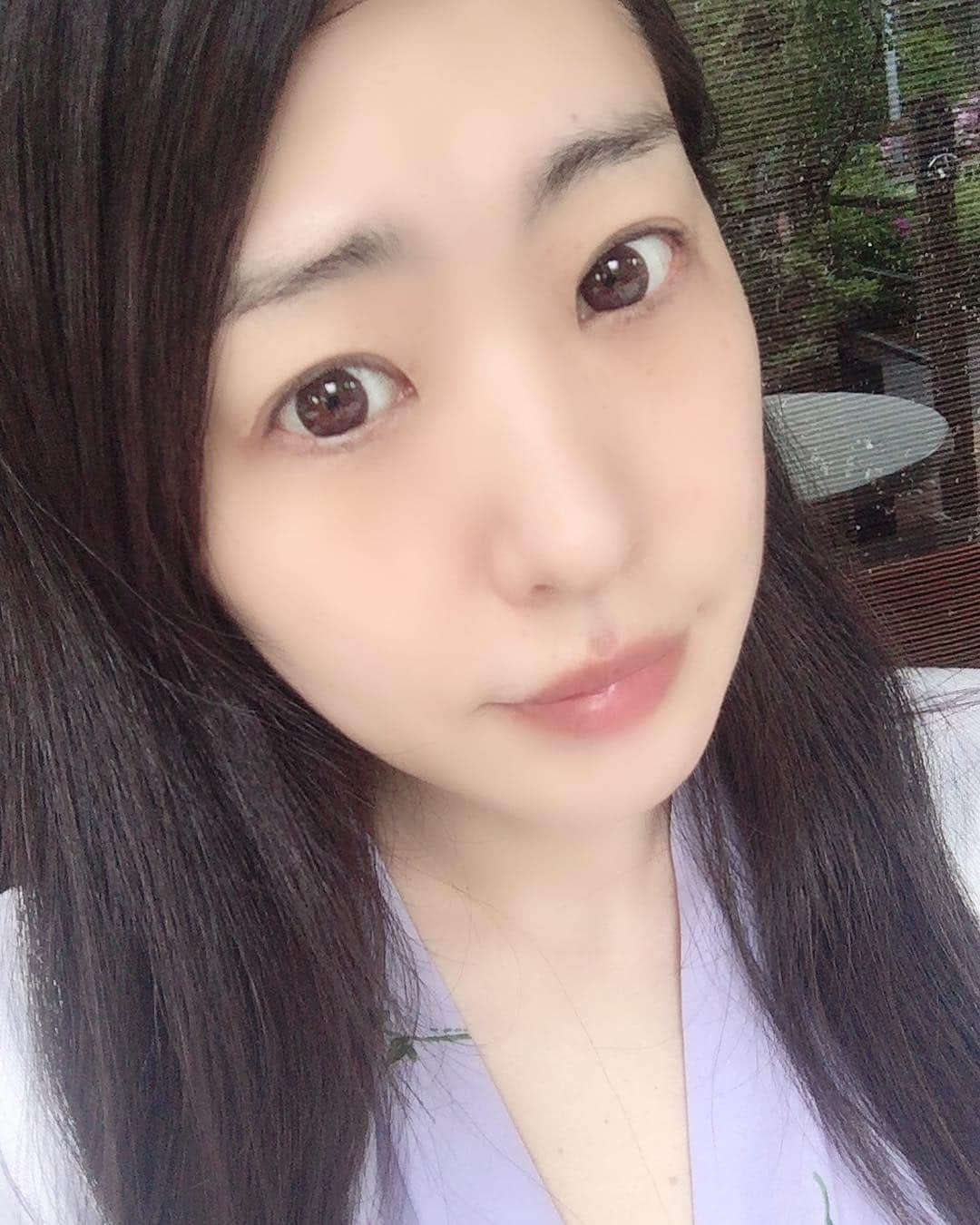 佐伯かのんのインスタグラム：「おはのん💓 すっぴん失礼ー！ これから撮影なのだ✨🙌✨ #佐伯かのん #AV女優 #撮影 #早く着きすぎた #自撮り」