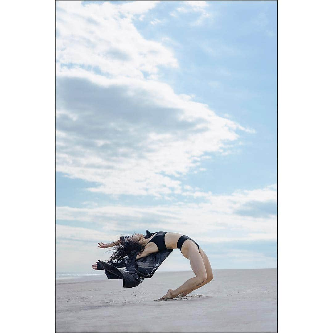 ballerina projectさんのインスタグラム写真 - (ballerina projectInstagram)「Xin Ying. #ballerina - @xin_ying_dance #forttildenbeach #forttilden #queens #newyorkcity #ballerinaproject #ballerinaproject_ #dance #xinying #clouds #beach #coat by @barracks_anonymous_design_gang  With the upcoming conclusion of the Ballerina Project limited edition prints will be only available for purchase until the beginning of June 2019. Link is in our Instagram profile to purchase one today.  The Ballerina Project book is now available for pre-order. Go to @ballerinaprojectbook for pre-order link and info. #ballerinaprojectbook」4月25日 10時01分 - ballerinaproject_