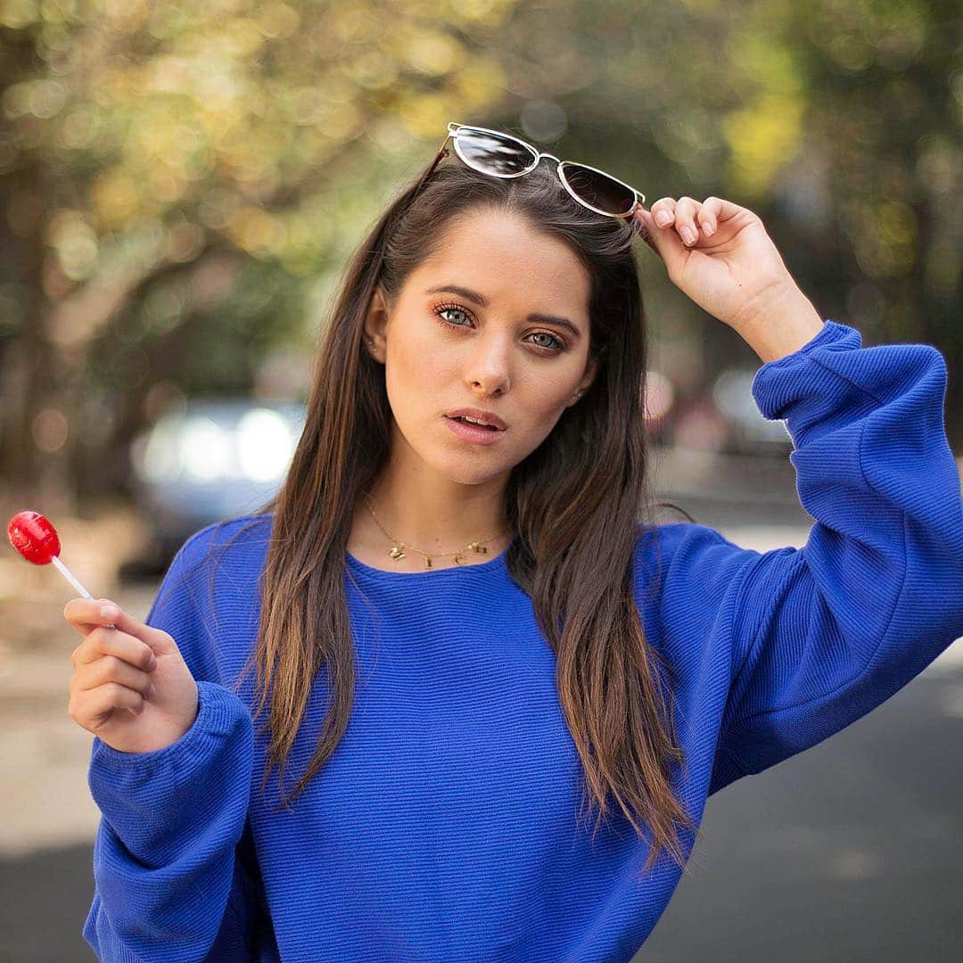 ミッチェル・オルベラのインスタグラム：「Cualquier persona que te motive a ser mejor es alguien que vale la pena tener por siempre.」