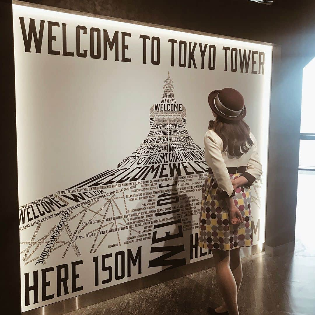 東京タワーさんのインスタグラム写真 - (東京タワーInstagram)「#東京タワーアテンダントインスタ部 #新しく映えスポットできたよ #メインデッキ2階 #welcometotokyotower  #here150M」4月25日 10時26分 - tokyotower_official