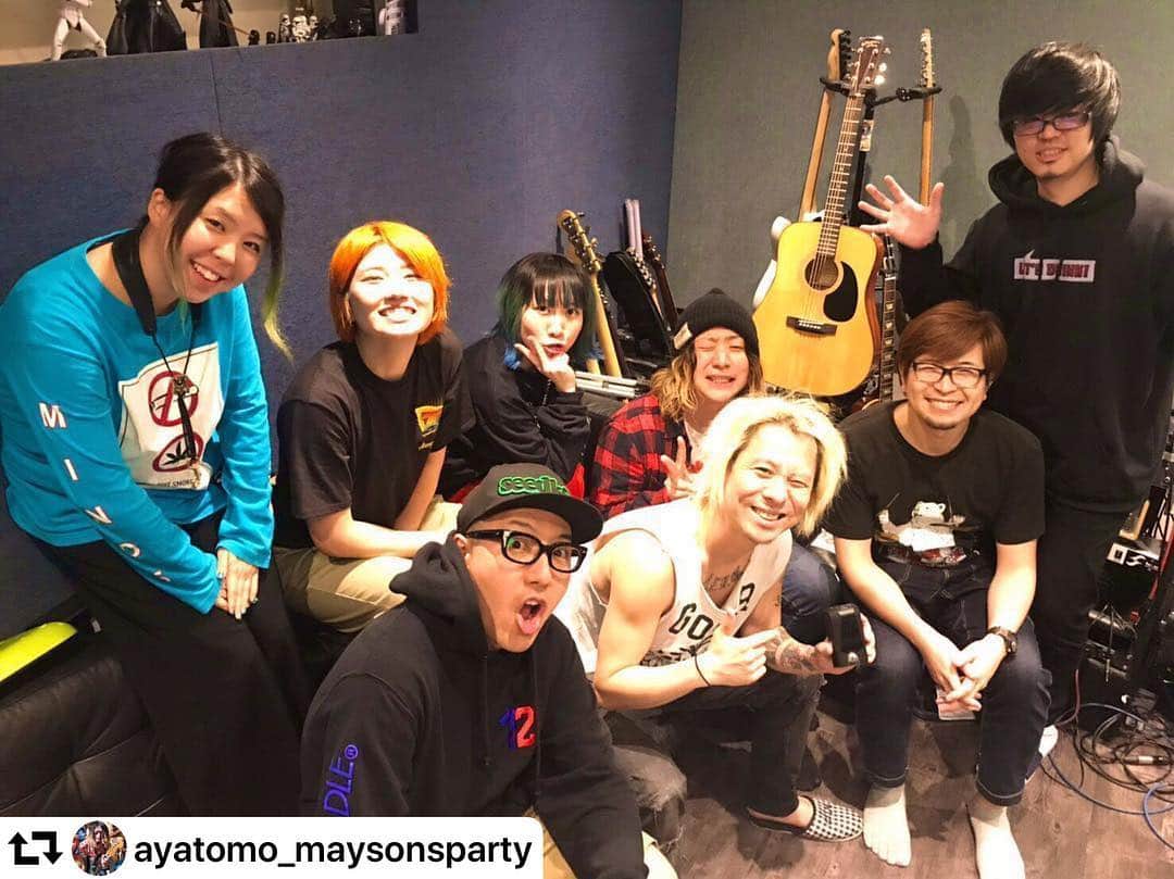 masasucksのインスタグラム：「みんなタイトなナイスプレイ‼️ ああーっすぅ‼️ ・ #repost @ayatomo_maysonsparty ・・・ ‪今日はマサさん(@sucksmen)とMAYSON's PARTYで初めての共同作業。‬ ‪マサさんのギターでめちゃんこいい音で録れた！！‬ ‪今までの人生のレコーディングの中で1番良い音だと思う。‬ ‪完成楽しみだす。‬」