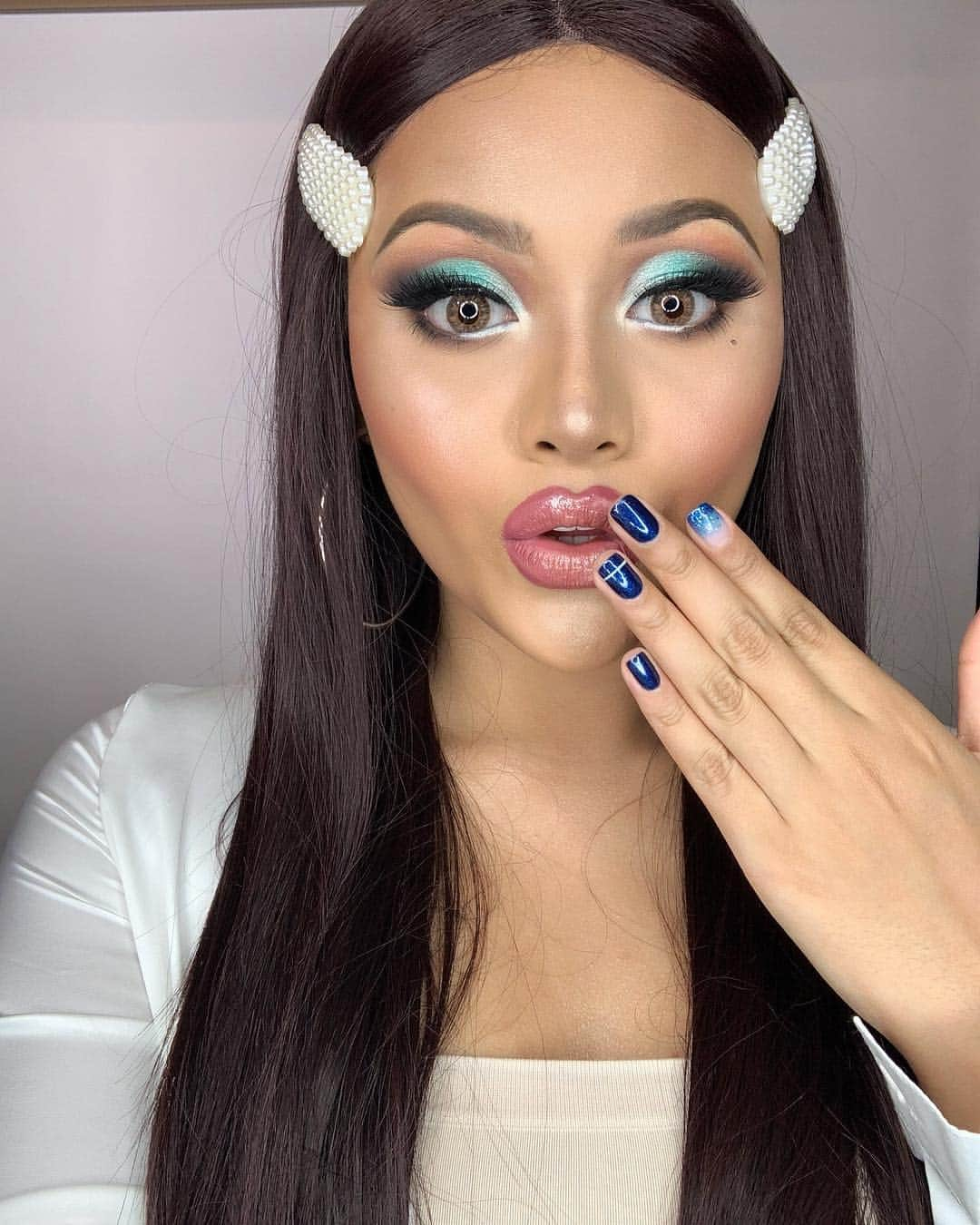 Aurelさんのインスタグラム写真 - (AurelInstagram)「BRATZ MAKEUP CHALLENGE FT @rhaydavidmakeup !!! Buruan check di YouTube channel @thehermansyaha6 ! Link in my BIO 🤩🤩👑👑」4月25日 10時44分 - aurelie.hermansyah