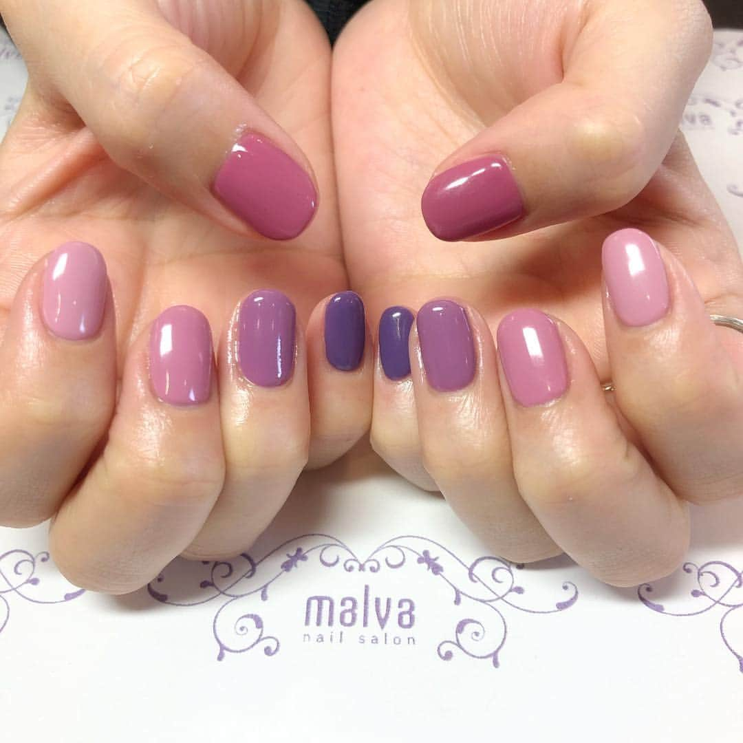 nailsalon malva（ネイルサロンマルヴァ）さんのインスタグラム写真 - (nailsalon malva（ネイルサロンマルヴァ）Instagram)「益若つばさちゃんのハンドネイル(ベーシックプラス71)がとても人気だったので、それと同じカラーのフットキャンペーンをご用意致しました❣️ フットネイルキャンペーン040でご予約出来ます💕  nailsalon malva  ご予約はLINEからがオススメです☆ 🌙原宿LINE ID→《@malva》 ※@を忘れずに‼︎ 全てのアートや料金表はHPより http://www.malvanail.com/sp/  #malva#マルヴァ#ネイル#gelnail#nail#nailart#naildesign#nailstagram#ジェル#gel#ジェルネイル#ネイルデザイン#原宿ネイル#nailsalon#ネイルサロン#ネイルチップ#森絵里香#malvaネイル#malvanail#ネイリスト募集#美甲#ロシアンマニキュア#フットネイル」4月25日 10時49分 - malva_nail