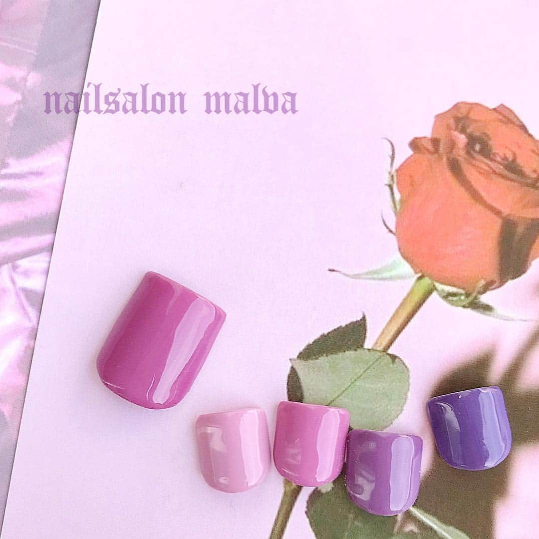 nailsalon malva（ネイルサロンマルヴァ）さんのインスタグラム写真 - (nailsalon malva（ネイルサロンマルヴァ）Instagram)「益若つばさちゃんのハンドネイル(ベーシックプラス71)がとても人気だったので、それと同じカラーのフットキャンペーンをご用意致しました❣️ フットネイルキャンペーン040でご予約出来ます💕  nailsalon malva  ご予約はLINEからがオススメです☆ 🌙原宿LINE ID→《@malva》 ※@を忘れずに‼︎ 全てのアートや料金表はHPより http://www.malvanail.com/sp/  #malva#マルヴァ#ネイル#gelnail#nail#nailart#naildesign#nailstagram#ジェル#gel#ジェルネイル#ネイルデザイン#原宿ネイル#nailsalon#ネイルサロン#ネイルチップ#森絵里香#malvaネイル#malvanail#ネイリスト募集#美甲#ロシアンマニキュア#フットネイル」4月25日 10時49分 - malva_nail