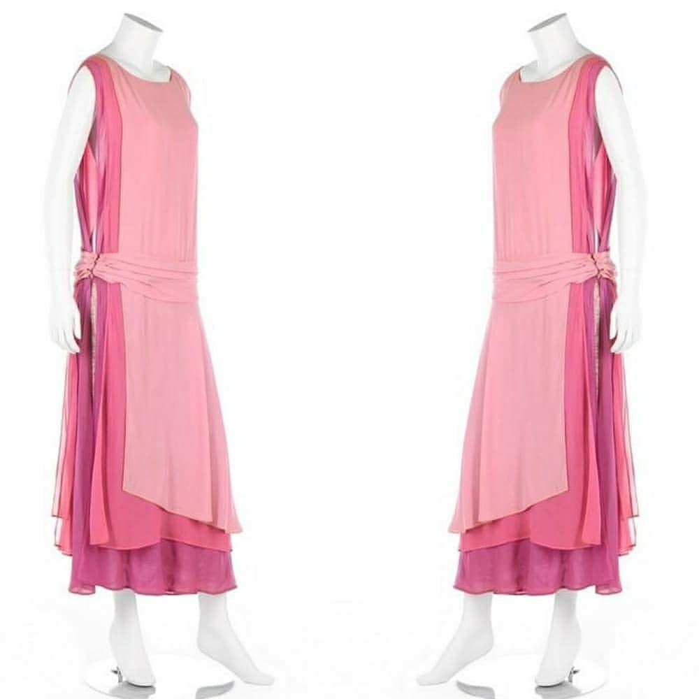 信國太志のインスタグラム：「なんだか令和な感じがする Jean Patou dress 1923 と 虎やの最中」