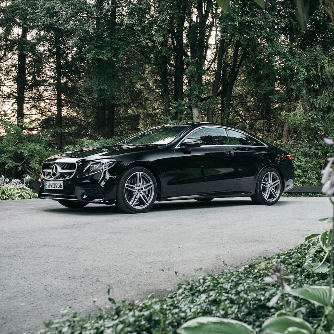 メルセデス・ベンツさんのインスタグラム写真 - (メルセデス・ベンツInstagram)「Wants to be driven. What are you waiting for? 🌟 📸: @denniemaxpfau @vandraack for #MBsocialcar ______________________________ [Mercedes-Benz E 350 Coupé | Kraftstoffverbrauch kombiniert: 6,8 l/100 km | CO2- Emissionen kombiniert: 155 g/km | mb4.me/RechtlicherHinweis] . #Mercedes #MBCar #Car #Cartastic #carsofinstagram #InstaCar #EClass #ECoupé #MercedesBenz #nature」4月25日 11時00分 - mercedesbenz