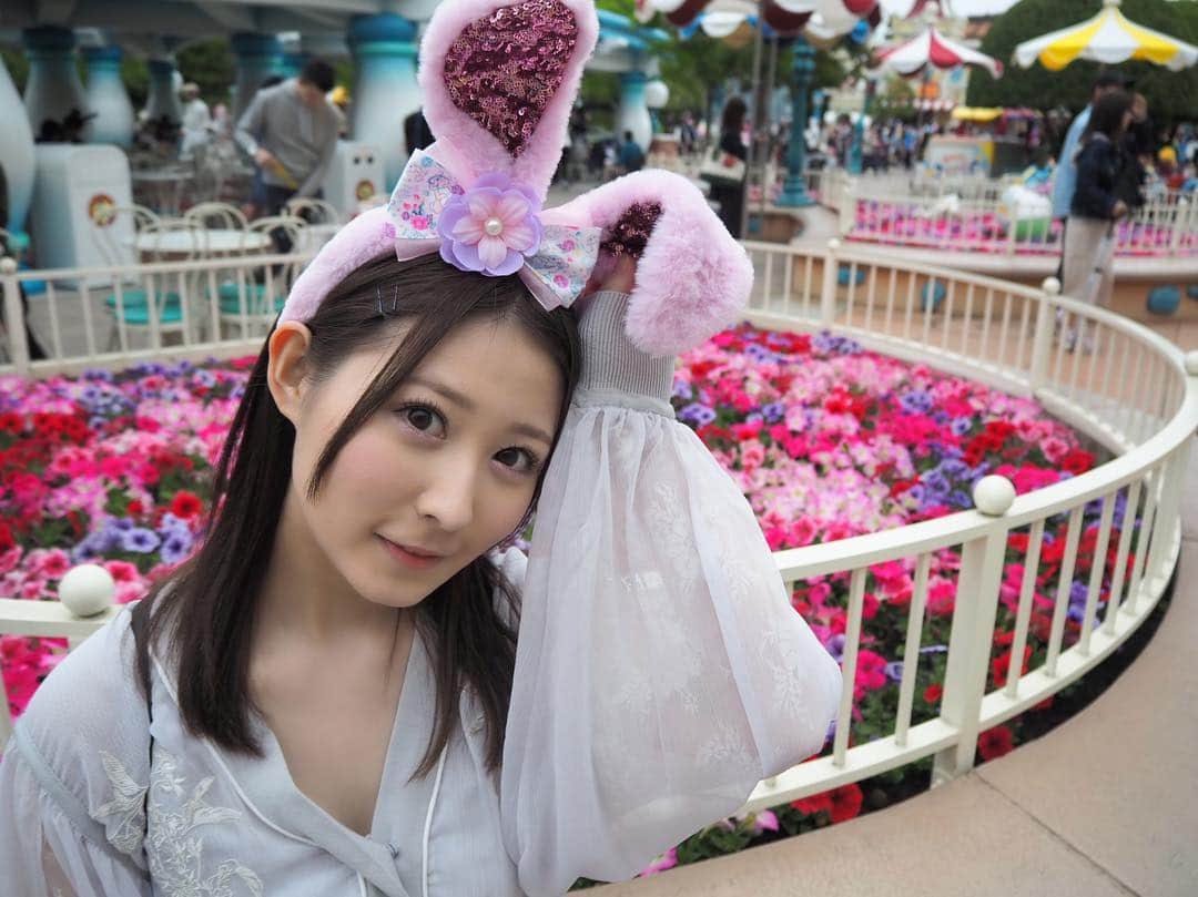 飛鳥りんのインスタグラム：「ファンの方がプレゼントしてくださったディズニーのチケット✨ やっと行けた💓👍🏻 ありがとね✨  #ディズニーランド #ディズニーイースター #うさみみ」