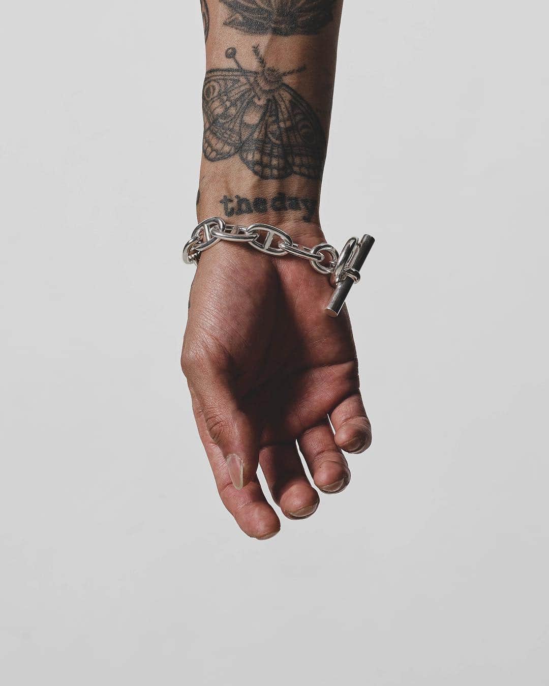 のインスタグラム：「Larger size accessories than before..#hermes #phaseone #tattoo #tattoodesign #accessory #design #デザイン #fivefocus #エルメス #tgm #写真 #abematv #osaka #タトゥー #グラフィック @mottosatoshi @soborodon22 @shimisun @cyanaiii @mkyohei @yohtakao @taroshin.official @irukaseikotsu_dolphinlab @fumihikokawaura」