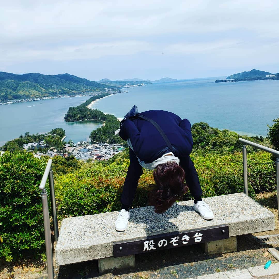 梅田陽子さんのインスタグラム写真 - (梅田陽子Instagram)「今回はビューランド側から。本当に風光明媚なところです。優しい空気にほっこり。 Amanohashidate is the heavenly bridge.  #天橋立#京都#海の京都#宮津#股のぞき#旅#travel#kyoto#amanohashidate#sightseeing #sky#sea #japan」4月25日 11時43分 - yokoumeda