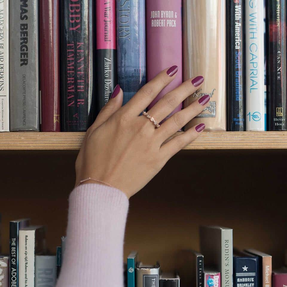 OPIさんのインスタグラム写真 - (OPIInstagram)「Tell your story, and make it iconic. The hues of #MalagaWine will always be a timeless classic. ⁣⠀ ⁣⠀ ⁣⠀ #OPIObsessed #classic #rednails #books #manicure #iconic」4月25日 11時44分 - opi