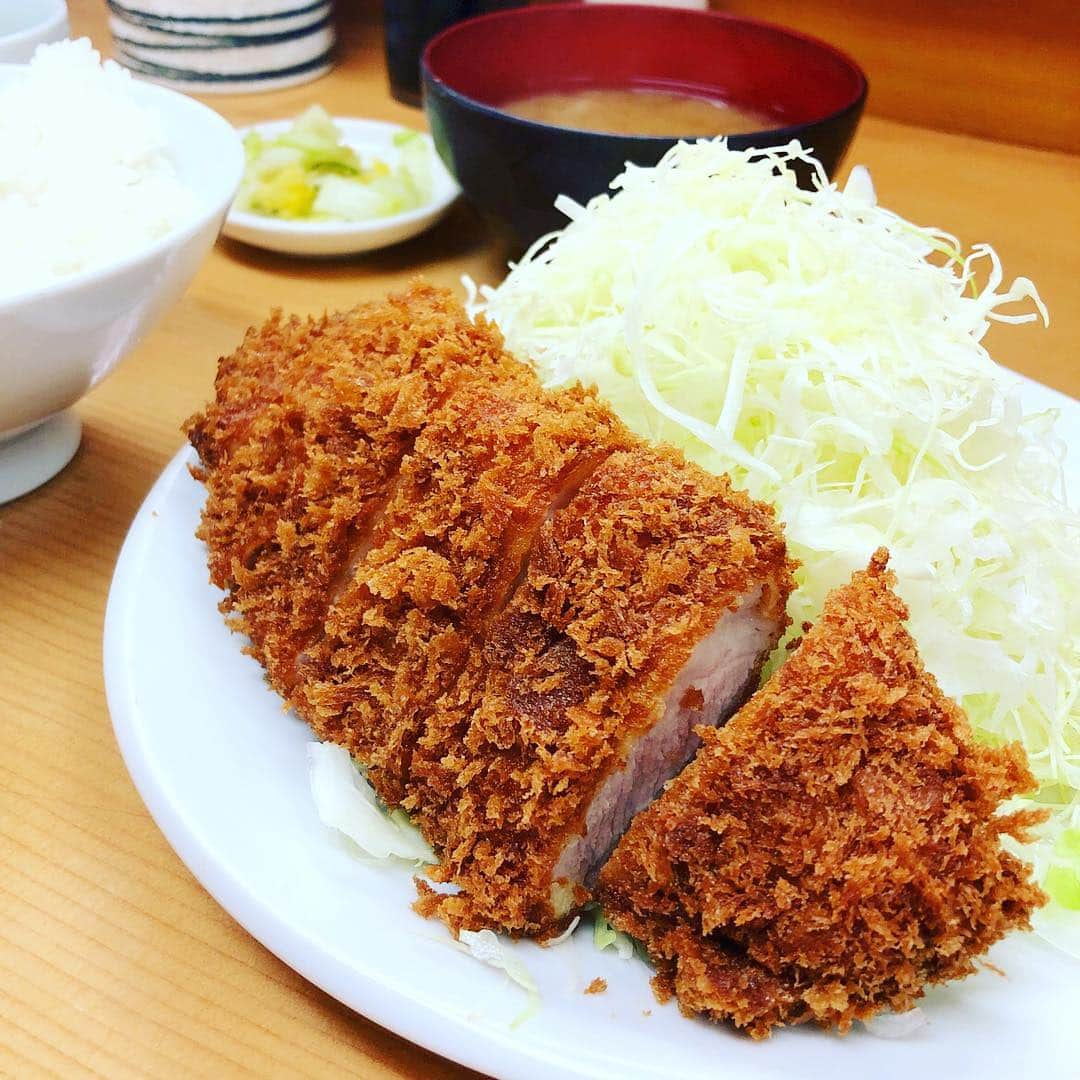 斉藤ひかりさんのインスタグラム写真 - (斉藤ひかりInstagram)「日本に帰ってきたらやっぱり和食が食べたくなって…😊 コスパ最強とんかつ定食🤭✨ #山家 #御徒町 #ランチ #とんかつ #定食」4月25日 11時46分 - hikarisaito1027