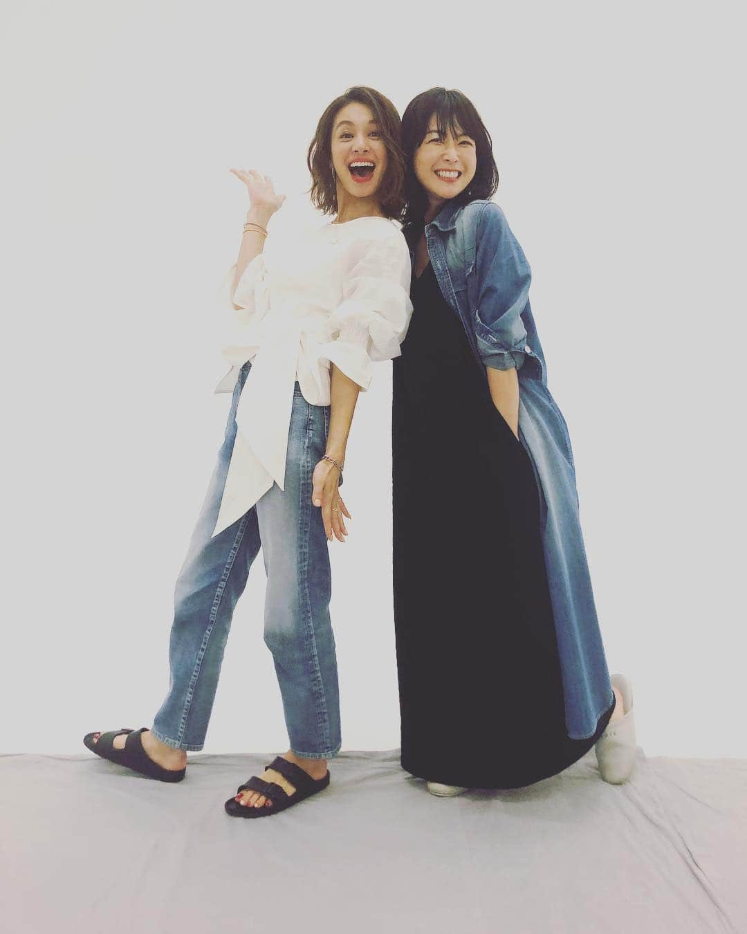 松井美緒さんのインスタグラム写真 - (松井美緒Instagram)「. . 帰宅☺︎ . . 今日は @ina_tomo さんと撮影でした😊 . . . @story_love40 . . . 今夜は漬け込んでおいたスペアリブ。 . . . #お疲れさまでした  #空」4月25日 17時21分 - mio.matsui