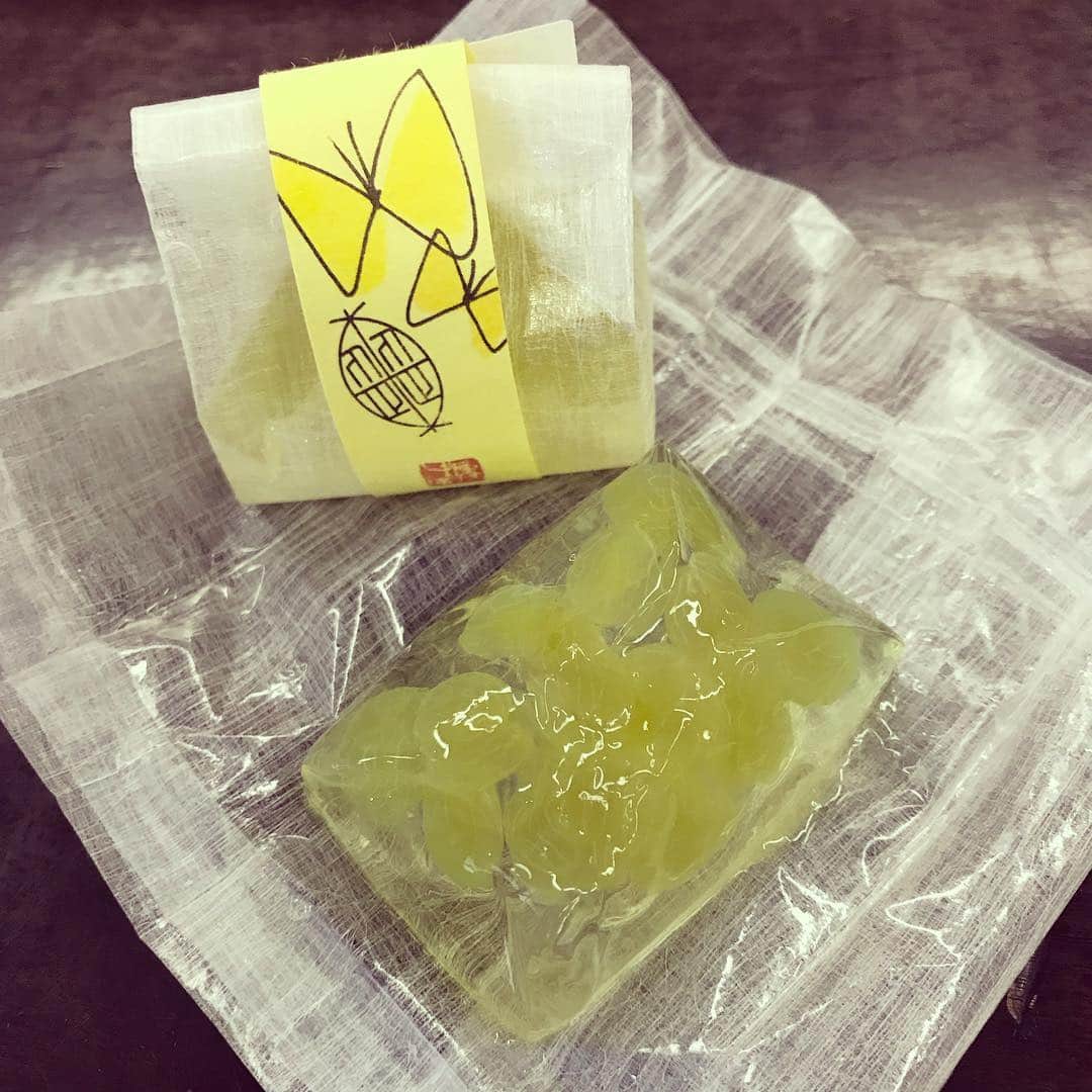 佐野史郎のインスタグラム：「現場の差し入れ、近江八幡、「たねや」さんの葡萄羹。 涼しげなお菓子が似合う季節になってきました」