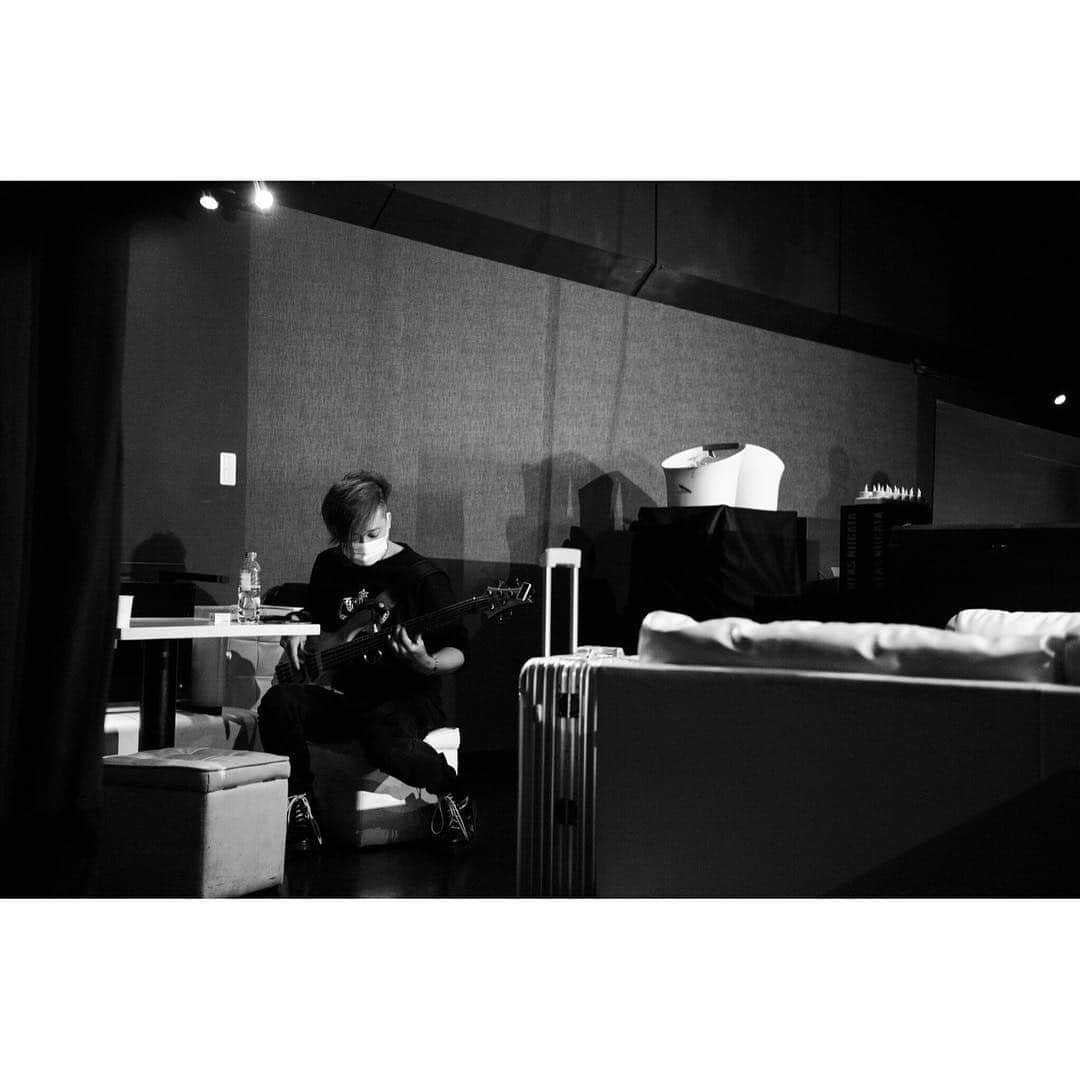 侑威地さんのインスタグラム写真 - (侑威地Instagram)「20th Anniversary Beginning of the Story @新潟 studio NEXS  photo  by @ninjajon  #ロットン20th #dizzysunfist #rottengraffty」4月25日 12時15分 - yuichi_rotten