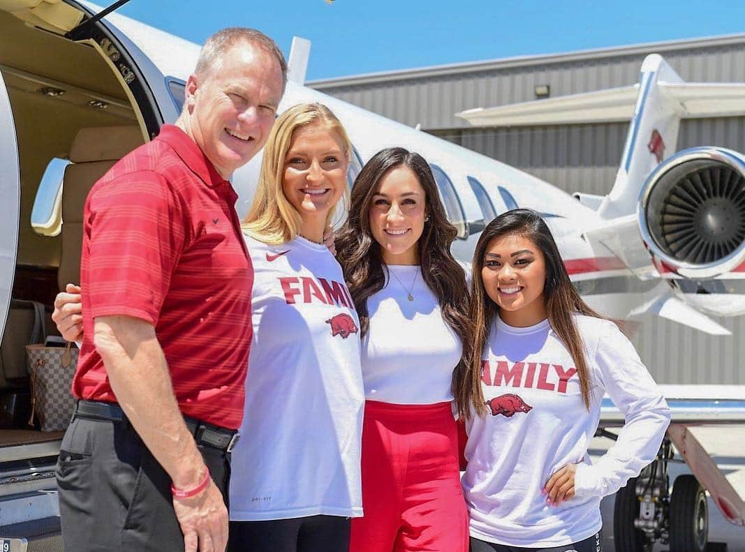 ジョーディン・ウィーバーさんのインスタグラム写真 - (ジョーディン・ウィーバーInstagram)「I’m so excited and honored to be the new Head Coach of @razorbackgym ❤️ I can’t wait to get started in Fayetteville and help these girls grow as athletes and people. Woo Pig Sooie! ❤️🐗」4月25日 12時12分 - jordyn_wieber