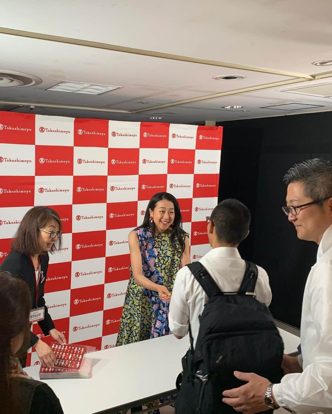 浅田真央さんのインスタグラム写真 - (浅田真央Instagram)「柏タカシマヤで、浅田真央展が始まりました！5月6日までです！ お越しいただきありがとうございました！」4月25日 12時39分 - maoasada2509