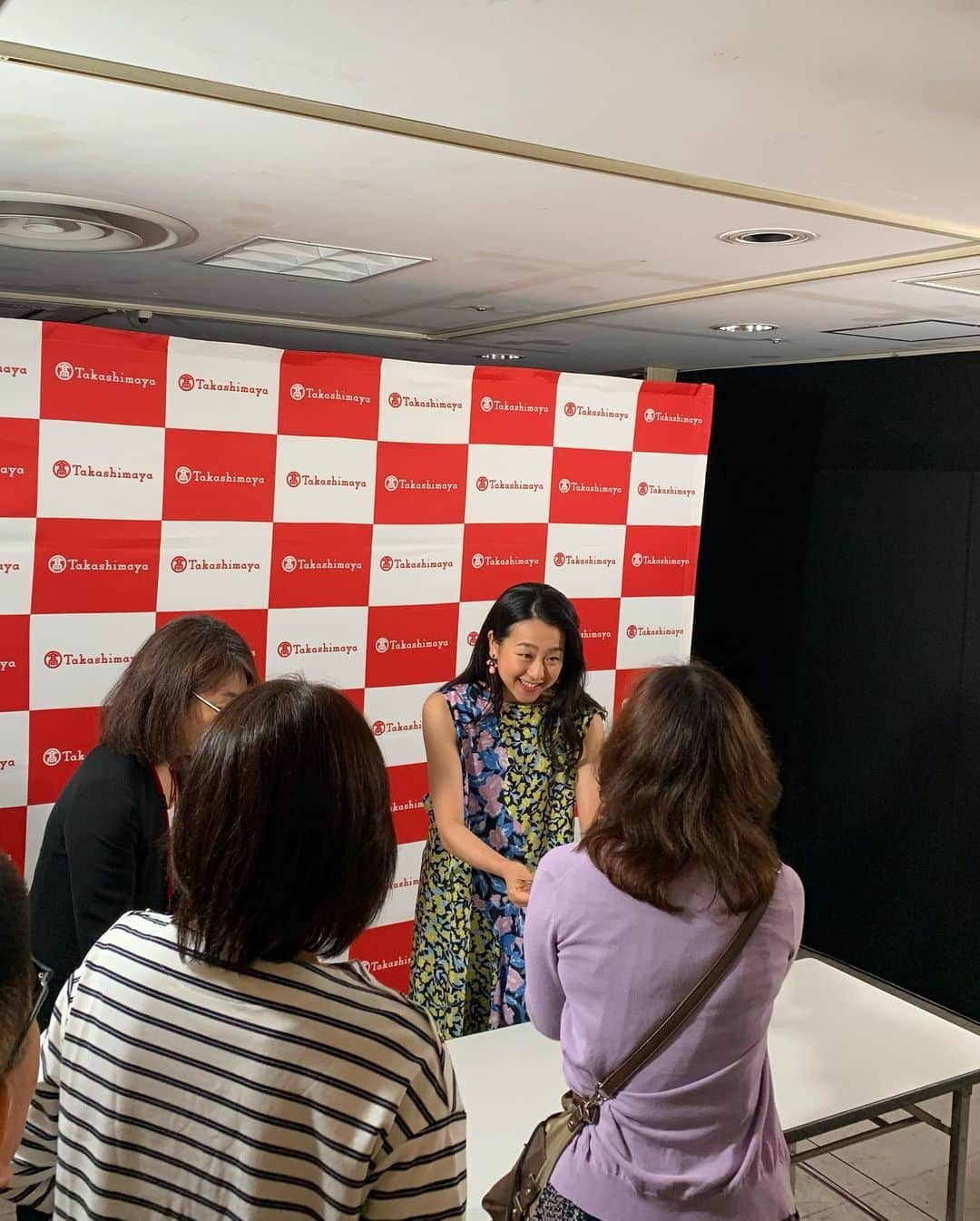 浅田真央さんのインスタグラム写真 - (浅田真央Instagram)「柏タカシマヤで、浅田真央展が始まりました！5月6日までです！ お越しいただきありがとうございました！」4月25日 12時39分 - maoasada2509