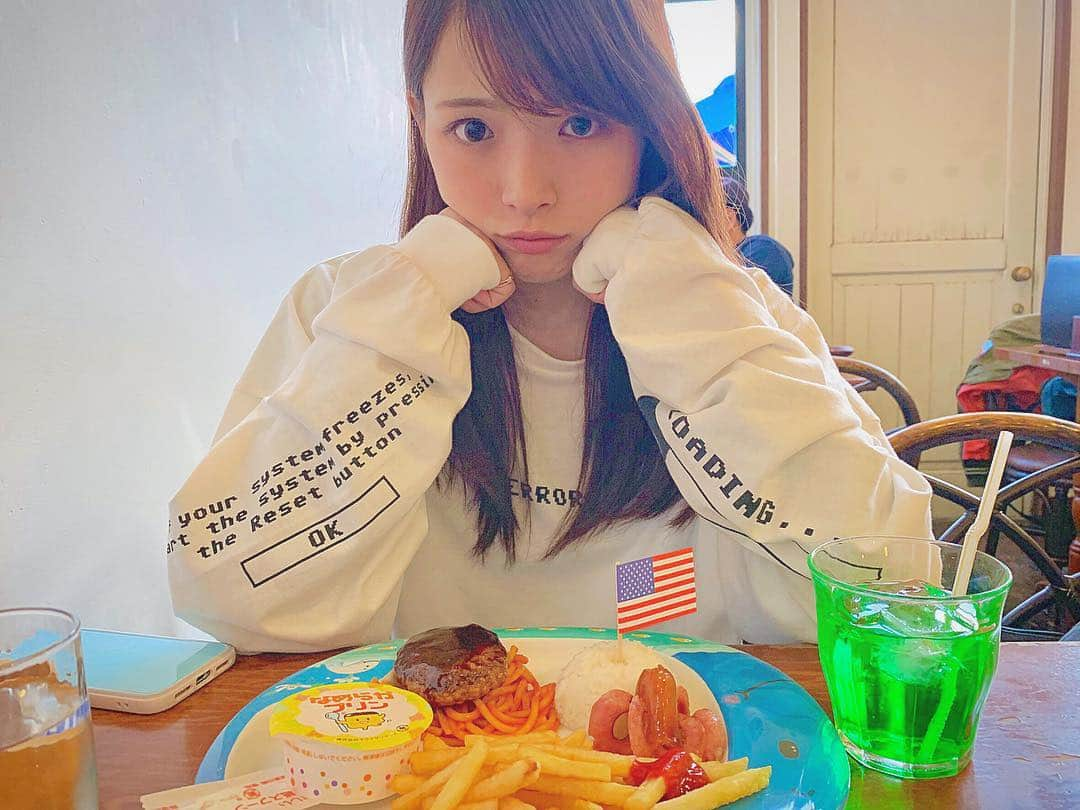 青木理奈さんのインスタグラム写真 - (青木理奈Instagram)「お子様ランチを食べた日の青木。  #大人になっても頼めたことにこんな顔してますが嬉しくてたまりません  #子どもの頃は苦手だった  #お子様ランチ」4月25日 12時48分 - rin.427