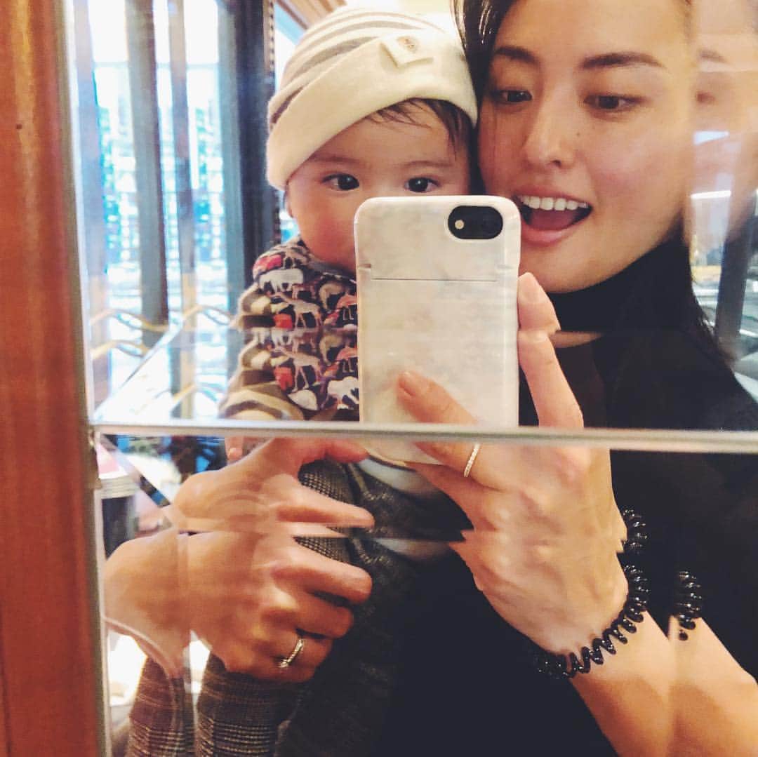 のインスタグラム：「#happymomlife 🤱🏻 #ジョージと私」