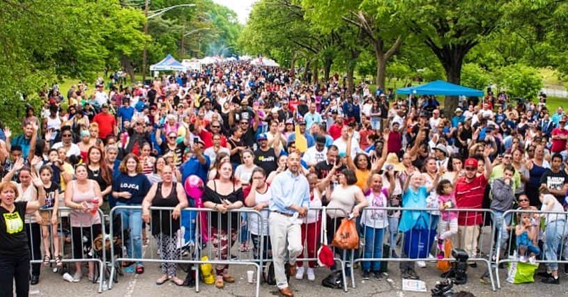 ファンクマスター・フレックスのインスタグラム：「BRONX DAY CONCERT!!! We Ready!!! 4pm FunkFlex on the set!!! 5pm!!! FatJoe touches down!!!! MOSHOLU PARKWAY / BAINBRIDGE AVE!!! May19th!!!! Sunday!!! @ruben_diaz_jr !!!!!! Pic Via: John DeSio #BronxDayConcert」
