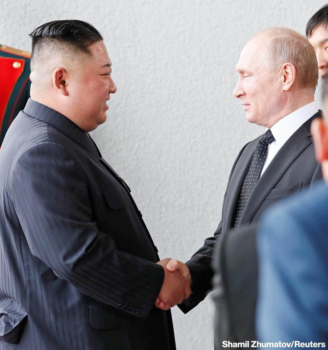 ABC Newsさんのインスタグラム写真 - (ABC NewsInstagram)「Russian President Vladimir Putin and North Korean leader Kim Jong Un shake hands at the start of their historic summit in Vladivostok, a port city on Russia’s Pacific coast. A Kremlin spokesman said Putin and Kim will discuss questions surrounding North Korea's nuclear ambitions as well as bilateral issues. Kim told a Russian state TV reporter he hoped to advance concrete efforts for ending the conflict on the Korean Peninsula.」4月25日 13時32分 - abcnews