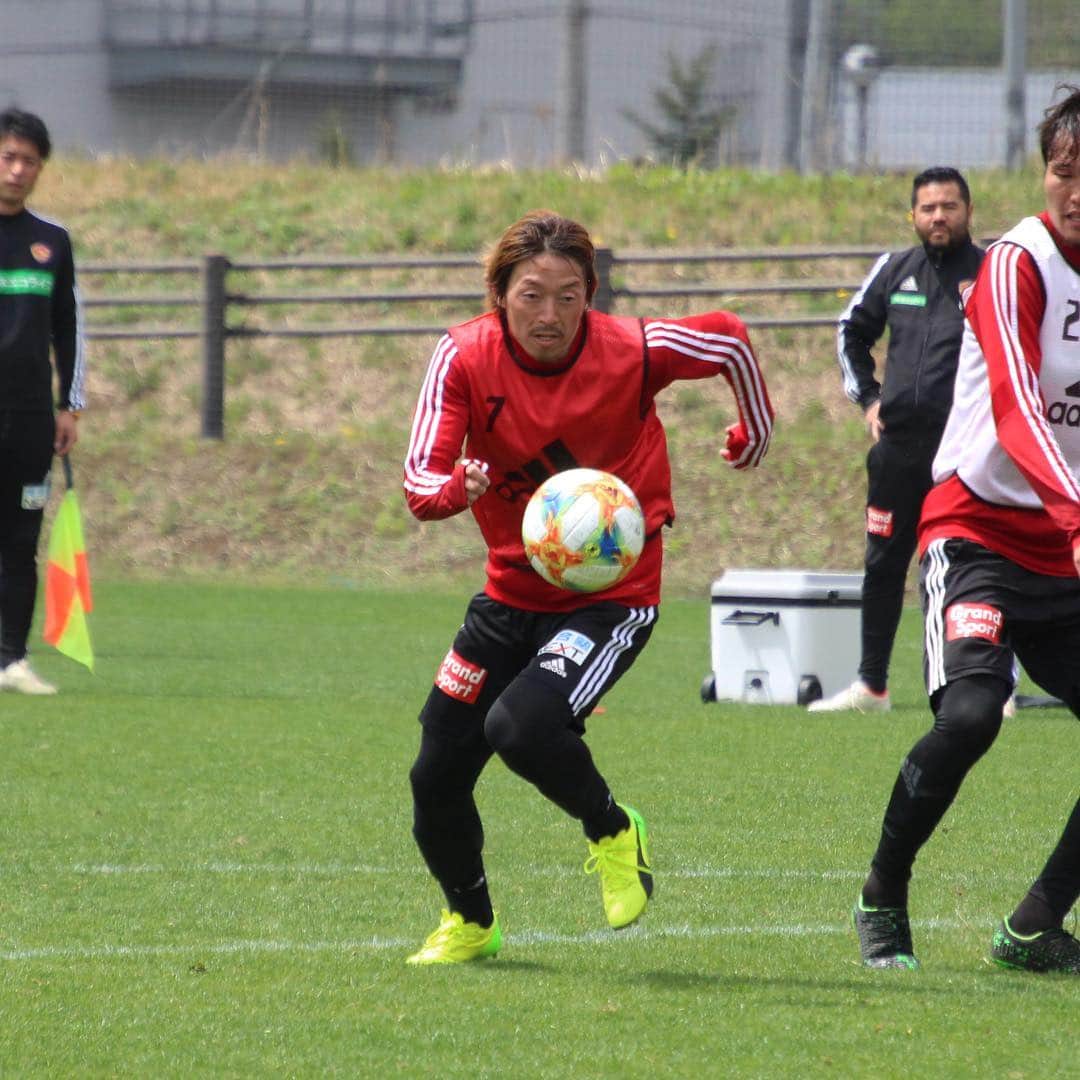ベガルタ仙台さんのインスタグラム写真 - (ベガルタ仙台Instagram)「4月25日 トレーニング #ベガルタ仙台 #仙台 #サッカー #Jリーグ #2019シーズン #スローガン #ReVolution #石原崇兆 #14番 #ハモンロペス #9番 #田中渉 #30番 #石原直樹 #11番 #金正也 #39番」4月25日 14時15分 - vegaltasendai