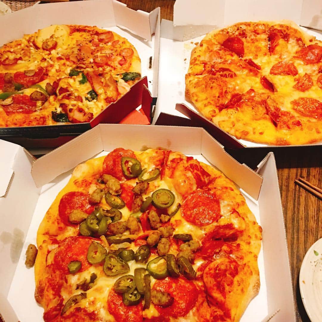 金巻ともこさんのインスタグラム写真 - (金巻ともこInstagram)「ピザ！！！ #pizza #ピザ」4月25日 14時19分 - tomotomoco
