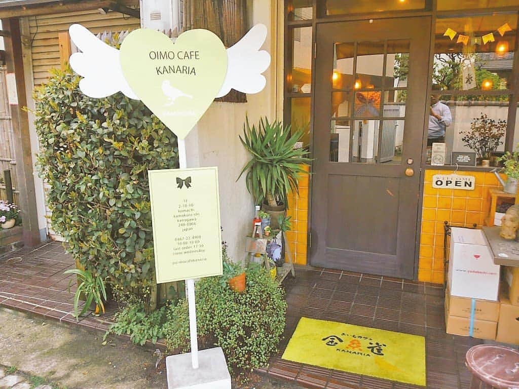 おいもカフェ金糸雀のインスタグラム：「. 【GW短期スタック急募】 . 突然スタッフに欠員が出てしまったので、急遽またゴールデンウィークに短期でアルバイト出来るスタッフを募集中です♪ 鎌倉のかわいいカフェで一緒に働いてみませんか。  仕事　ホール・キッチン  資格　18～30歳ぐらい 時給　1000円 時間　13:30～18:30 待遇　交通費支給  電話連絡の上、履歴書をご持参下さい！ . #おいもカフェ金糸雀 #カフェ #鎌倉 #求人 #バイト #募集 #アルバイト #スタッフ #バイト探し #ゴールデンウィーク #先程電話くれた方欠員が出たのでまた連絡を頂けるとありがたいです . 《おいもカフェ金糸雀》 営業時間：10:00-18:00(L.O.17:30) 定休日：水曜日 248-0006 神奈川県鎌倉市小町2-10-10 小町TIビル1F TEL：0467-22-4908」