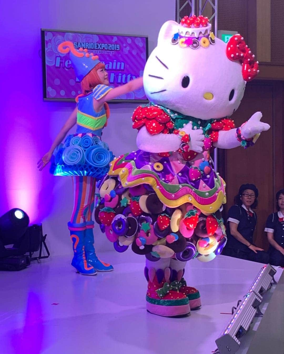 安森彩那さんのインスタグラム写真 - (安森彩那Instagram)「セシルンティ( @cecil_tanaka )Hello Kitty 45th Anniversary レセプションパーティにいってきました♥ 3枚目. 思いやりパワーポーズを セシルンティから伝授して、最後あそこまでのポーズができました。 さすが師匠。 - 4枚目. 双子Kitty！？ 次の回で並んで写真を撮ってもらおうと並びました。もうすでに行列。 30分経って、やっと最前列に、 「キティちゃーん！と駆け寄ると」！？ そこには#かぶきにゃんたろう  がいました。 なぬー？！と思ったけど、かわいいと思っちゃった。 HELLO KITTYミニショーもみれたし、満足!! 10枚目. 直営ショップ「サンリオギフトゲート浅草店」を2019年4月27日（土）10時半にオープン!! 着物姿のハローキティが乗った人力車と、車輪や屋根にハローキティをデザインした特別仕様のハローキティ人力車（上写真）の2台が浅草の街を走るオープニングイベント（雨天時はハローキティ人力車のみ）を12時と15時に行うんだって。4月28日（日）には、着物姿のハローキティとハローキティ人力車とのフォトセッションを浅草花やしき園内広場にて開催！行きたいけど稽古と撮影会だー！ 行けてとーってもニコハピルンティな気持ちになれたよ♥ セシルンティありがとう( ⸝⸝⸝⁼̴́⌄⁼̴̀⸝⸝⸝)♥ ‪- - - - - - - - - - - - - - - - - ✄‬ 4月25日【今日です】 小倉ちゃちゃちゃラジオ 『初恋居酒屋』@大塚ドリームシアター <時間> 1部 19:00〜 2部 20:10〜 物販 21:00〜 <料金> 各部1800+D <場所> 大塚ドリームシアター <MC> 初恋タロー <ゲスト> 根本羽衣 堀ノ内翼 東雲しの まーこ 安森彩那 古川龍慶 楠ほのか 初瀬川博人 ‪- - - - - - - - - - - - - - - - - ✄‬ #サンリオ #サンリオ #東京  #浅草 #人力車 #かわいい #JAPAN #tokyo #sanrio #hellokitty #45th」4月25日 14時34分 - ayana.y_official