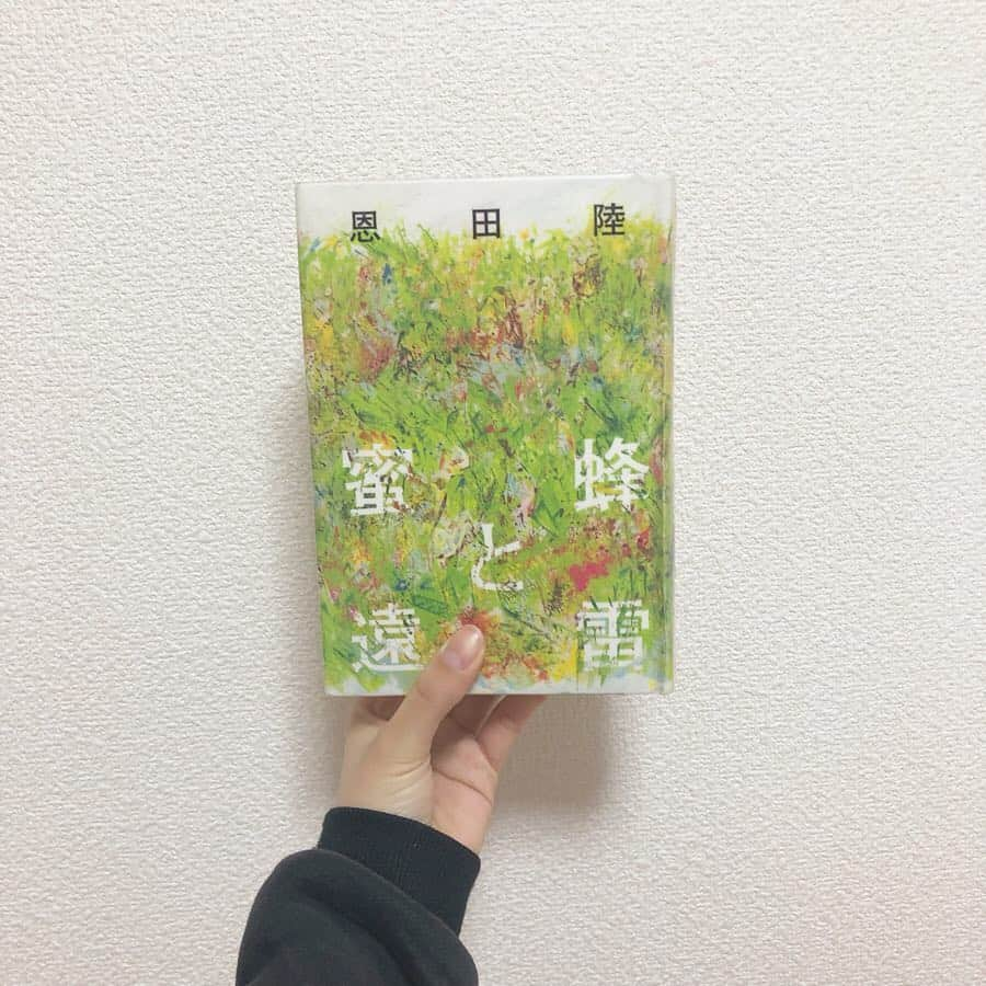 足立沙織さんのインスタグラム写真 - (足立沙織Instagram)「***﻿ ﻿ #読書記録﻿ ﻿ 読書も映画鑑賞も好きだから﻿ 先に本を読んで自分なりに想像を膨らませてから﻿ この原作をどう映像化したのか見るのが好き☺︎もちろんその逆も！﻿ ﻿ ﻿今回は有名なものを📚 ﻿ ﻿ #蜜蜂と遠雷 #万引き家族#コーヒーが冷めないうちに#かがみの孤城#コンビニ人間#読書好き#読書倶楽部#読書部#本好き#本のある暮らし#いいね返し」4月25日 14時43分 - sao_ri_17