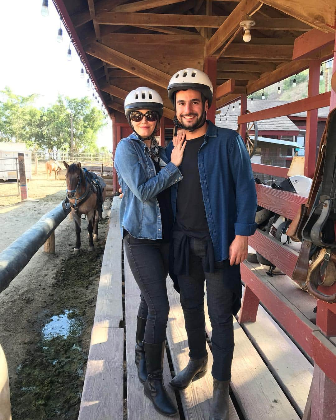 ベラミー・ヤングさんのインスタグラム写真 - (ベラミー・ヤングInstagram)「We went HORSEBACK RIDING today! 🐴🌅🥰 Thank you, @sunsetranchhollywood & #EvaMorris (& our horses: Violet & Frosty 🤓) for giving us such a beautiful sunset ride! Hope everybody had an equally beautiful afternoon! ❤️💗❤️💗❤️」4月25日 14時43分 - bellamyyoung