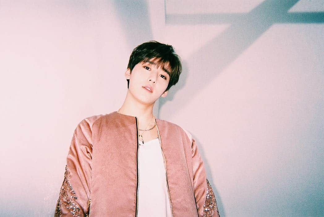 ケビン さんのインスタグラム写真 - (ケビン Instagram)「Boy in pink📸📸📸」4月25日 14時42分 - kevinwoo_official