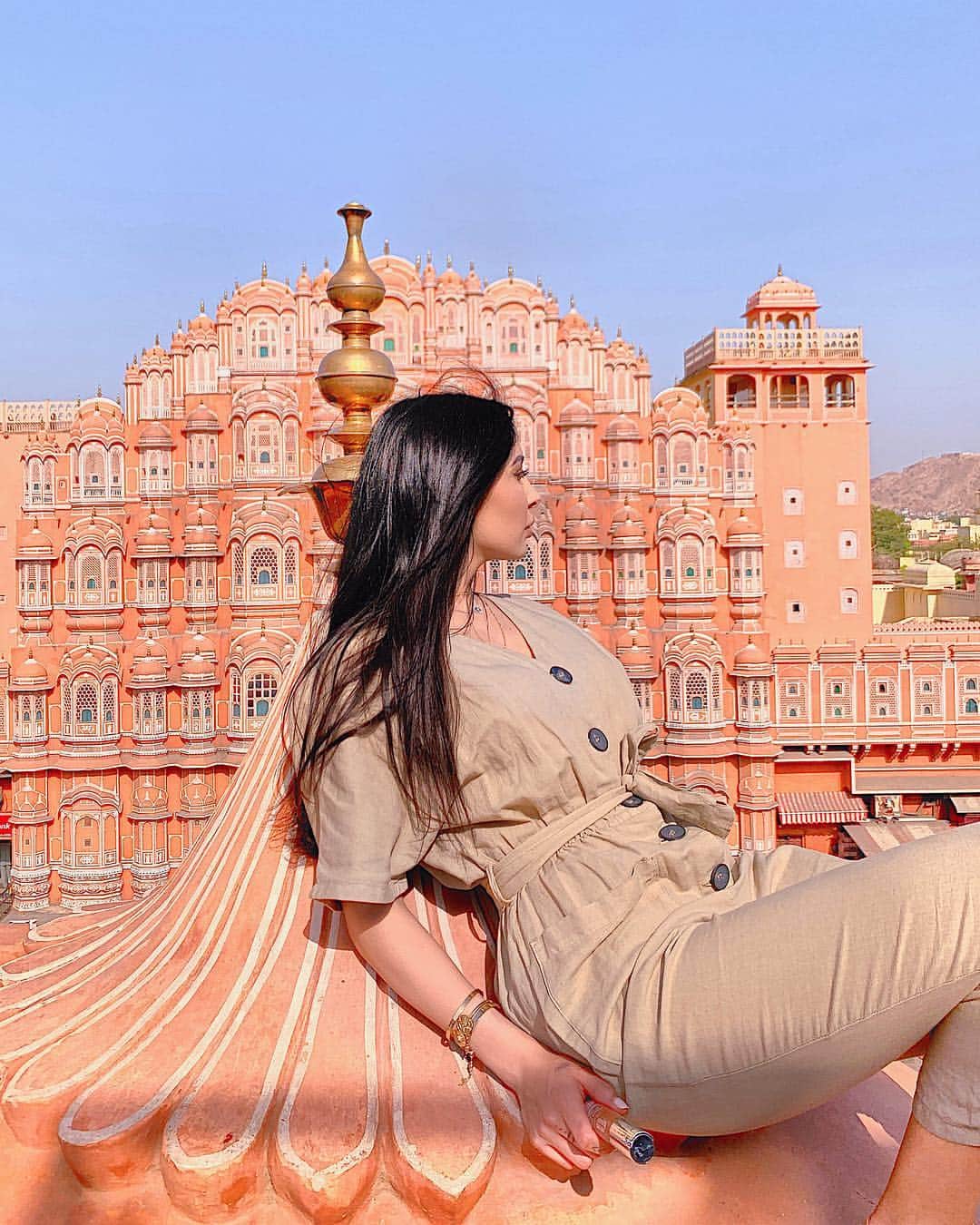 sananasのインスタグラム：「Never enough 🤩Si vous me cherchez ... __ #HawaMahal #PinkOasis #India #Jaipur #Inde」