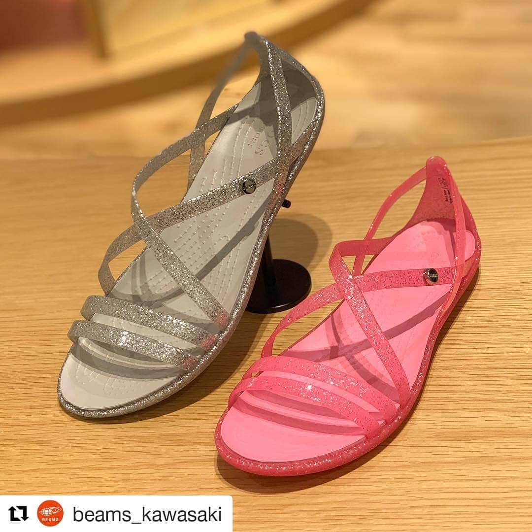 クロックス（crocs）さんのインスタグラム写真 - (クロックス（crocs）Instagram)「#Repost @beams_kawasaki ・・・ <crocs×Ray BEAMS> 別注/イザベラ サンダル Item No:61-33-0314-332 Color:SILVER・PINK  大人気のサンダルブランド"crocs"がついに登場！ 本日19日よりcrocsとのコラボ商品が発売になります！！ 商品詳細は店舗までお問い合わせくださいませ。  #beams #ビームス  #lazona #ラゾーナ #lazonakawasaki #ラゾーナ川崎 #kawasaki #川崎 #raybeams #レイビームス #crocs #クロックス #special #別注」4月25日 15時03分 - crocsjp