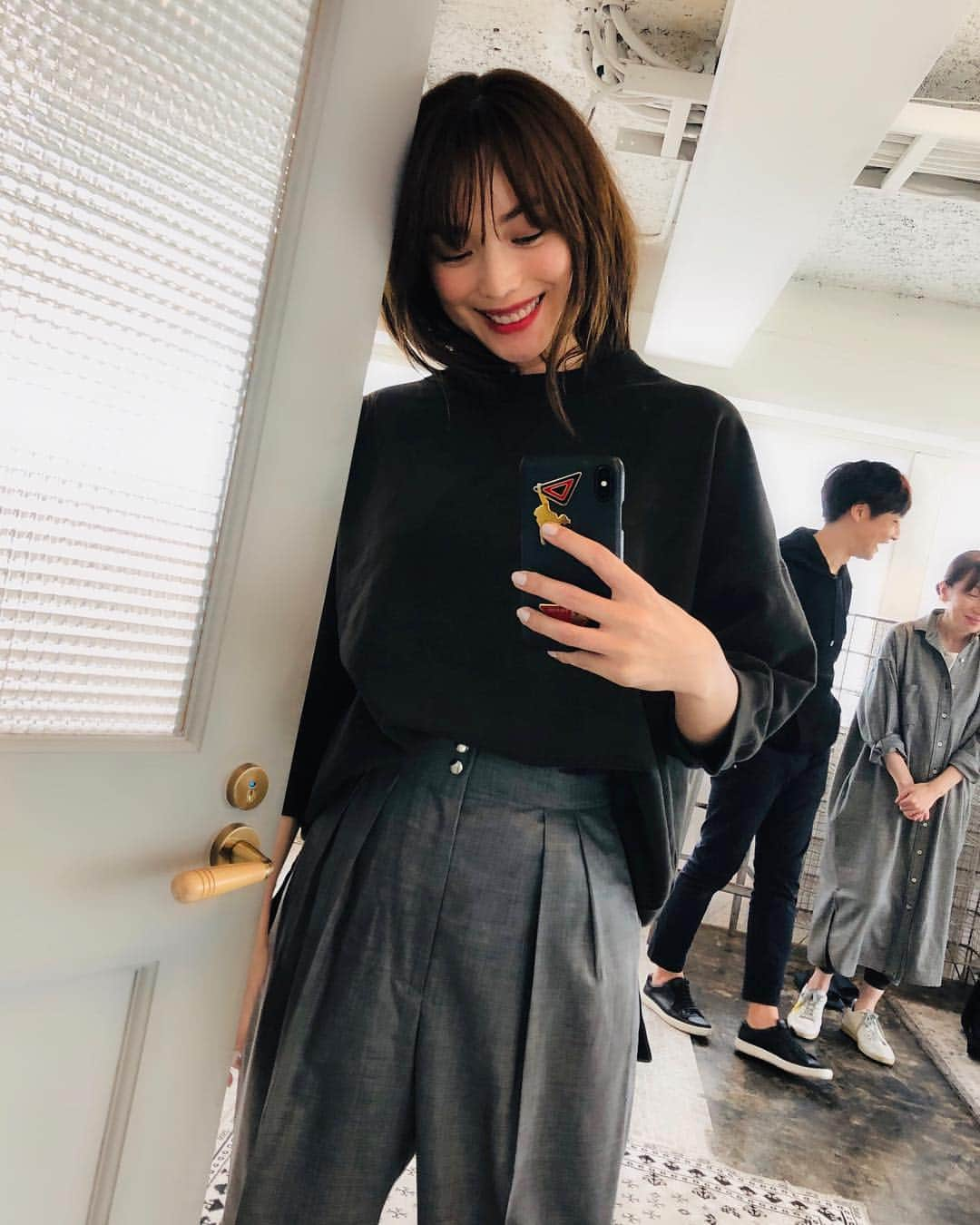 蛯原友里さんのインスタグラム写真 - (蛯原友里Instagram)「・ ・ 今日も撮影お疲れ様でした☺︎ ・ ・ #いつものメンバー #隠し撮り ・ ・」4月25日 15時29分 - yuri_ebihara