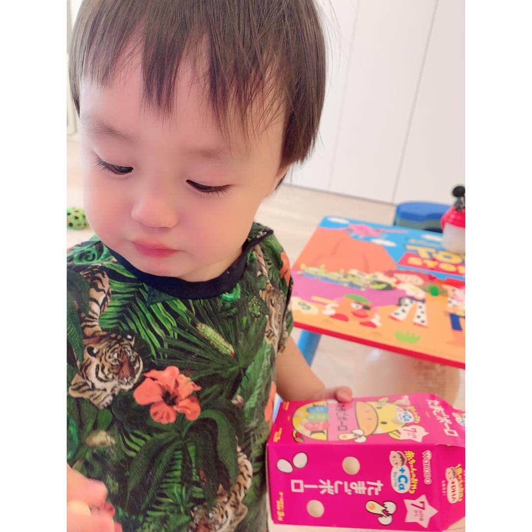 川崎希さんのインスタグラム写真 - (川崎希Instagram)「たまごボーロ食べよ〜🐣💓💓💓 #baby #snack」4月25日 15時40分 - kawasakinozomi