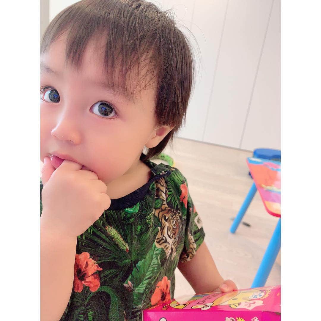 川崎希さんのインスタグラム写真 - (川崎希Instagram)「たまごボーロ食べよ〜🐣💓💓💓 #baby #snack」4月25日 15時40分 - kawasakinozomi