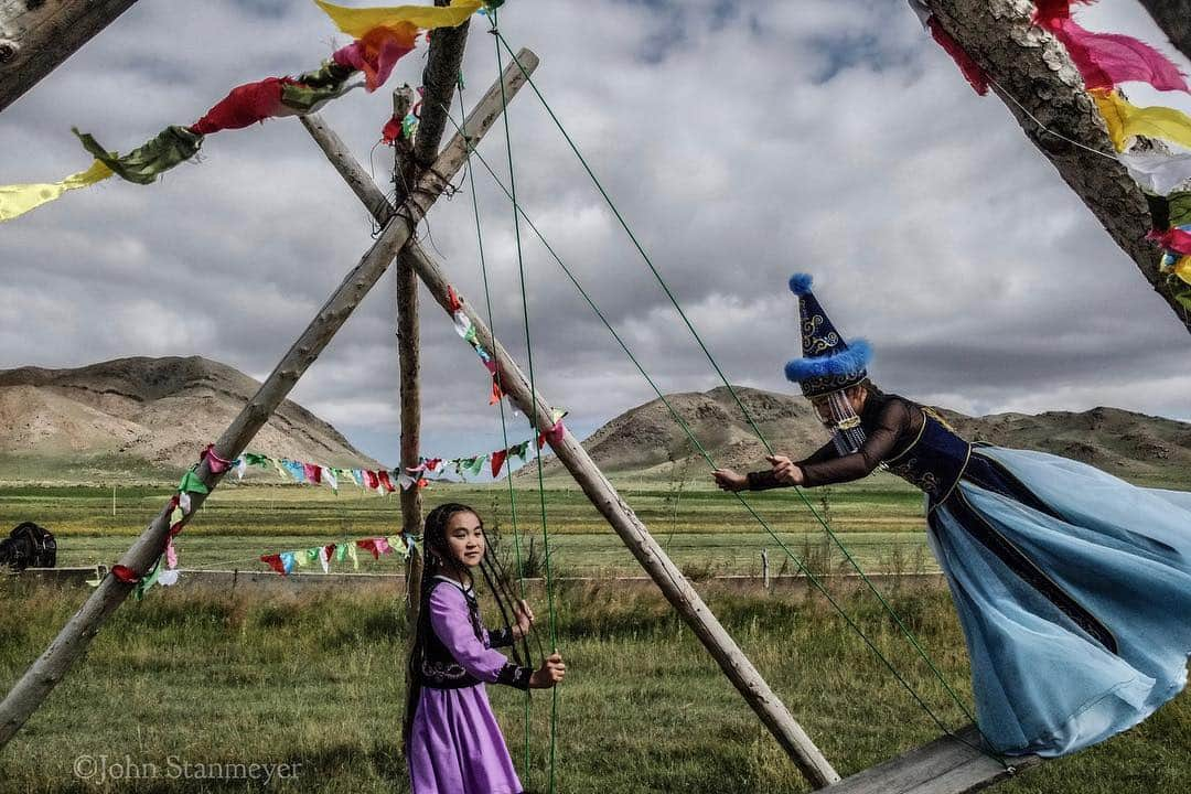 ジョン・スタンメイヤーさんのインスタグラム写真 - (ジョン・スタンメイヤーInstagram)「After a few weeks of heaviness shared on my Instagram feed, I thought it would be nice to publish a photograph from a beautiful moment in Kyrgyzstan. We were invited to a cultural event within a vast open plain near Issyk Kul lake. The Tian Shan mountains were far in the distance. It’s always sweet coming across these events, where layers of culture, geography and just plain happiness, all play out in one simple image. On a completely non-related topic...I’m in Brazil working on a story for National Geographic Learning @natgeolearning. Will share some images soon from this amazing South American country. Till then, enjoy this sweet moment from Kyrgyzstan! - @natgeo @natgeoimagecollection #kyrgyzstan #culture #tradition #girls #swinging #swings #playing」4月26日 2時34分 - johnstanmeyer