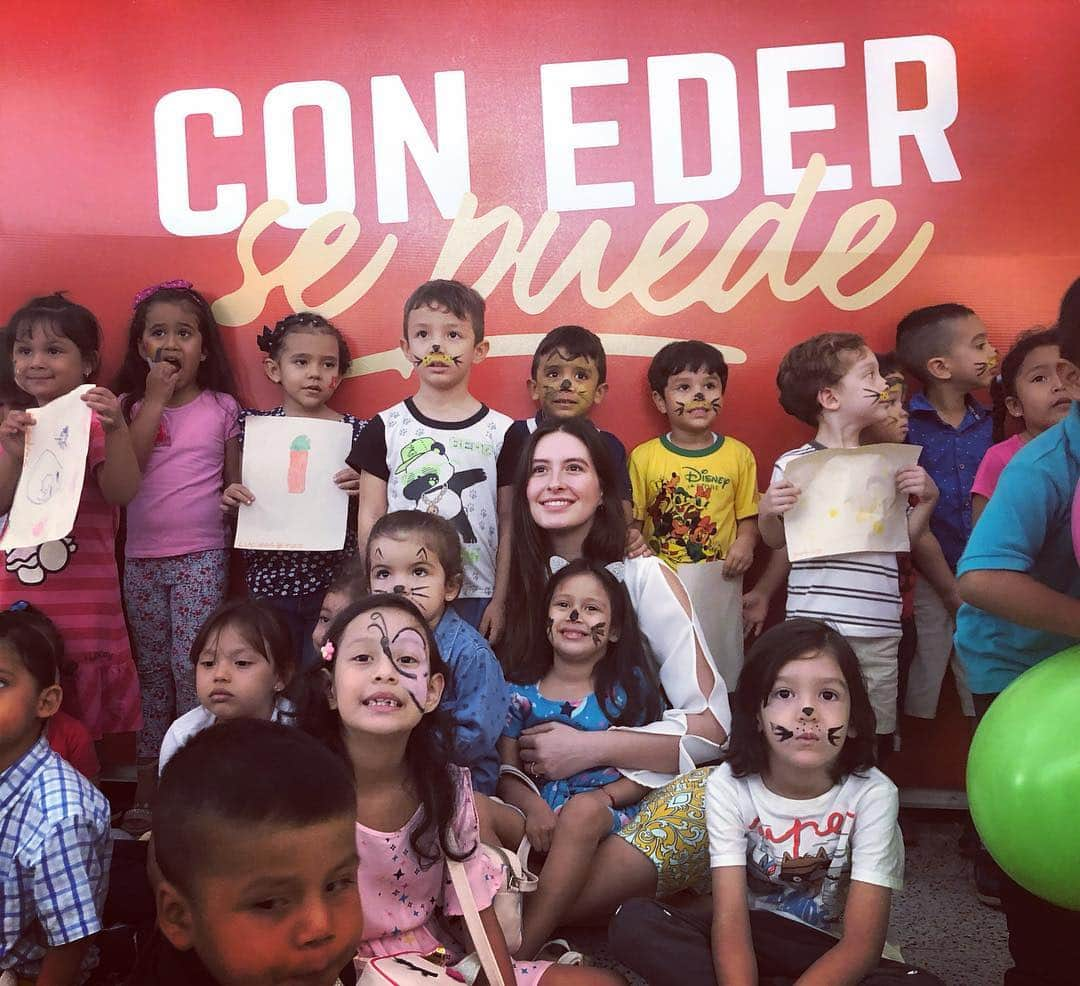 タリアナ・バルガスさんのインスタグラム写真 - (タリアナ・バルガスInstagram)「Hoy hice un pacto por nuestras niñas y niños, firmamos un compromiso para garantizar y exigir el cumplimiento de sus derechos. Me duele el alma saber que en Cali, más del 9% de los niños viven en la pobreza extrema. 130 de 100 mil niños son víctimas de delito sexual. Nosotros queremos niños viviendo felices, tranquilos, seguros, estudiando y con oportunidades. Nos comprometemos a trabajar por su seguridad, por tener escuelas dignas y seguras donde estén libres de violencia, de drogas o de criminalidad. Nos comprometemos a trabajar para que sean felices, dibujen siempre una sonrisa en su caritas y sigan siendo luz. #conedersepuede」4月26日 2時38分 - talianav