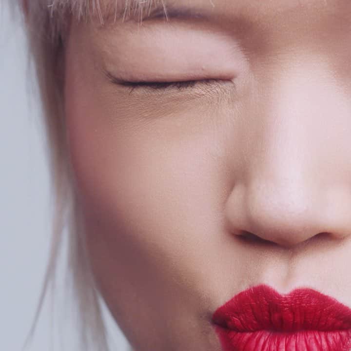 Smashboxのインスタグラム：「Smooth, Blur and Seal (with a kiss). Original Smooth & Blur Primer pairs perfectly with Always On Liquid Lipstick in Bawse. 👄」
