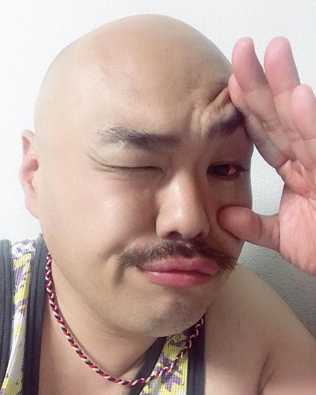 クロちゃんさんのインスタグラム写真 - (クロちゃんInstagram)「【恵比寿マスカッツ 真夜中のワイドショー】 平成最後の大立ち回りしたしんよー。 マスカッツが令和になって、より一層飛躍しますように！！ ファイトだしん♪  #真夜中のワイドショー #恵比寿マスカッツ #クロちゃん #膝」4月26日 1時07分 - kurochandesuwawa