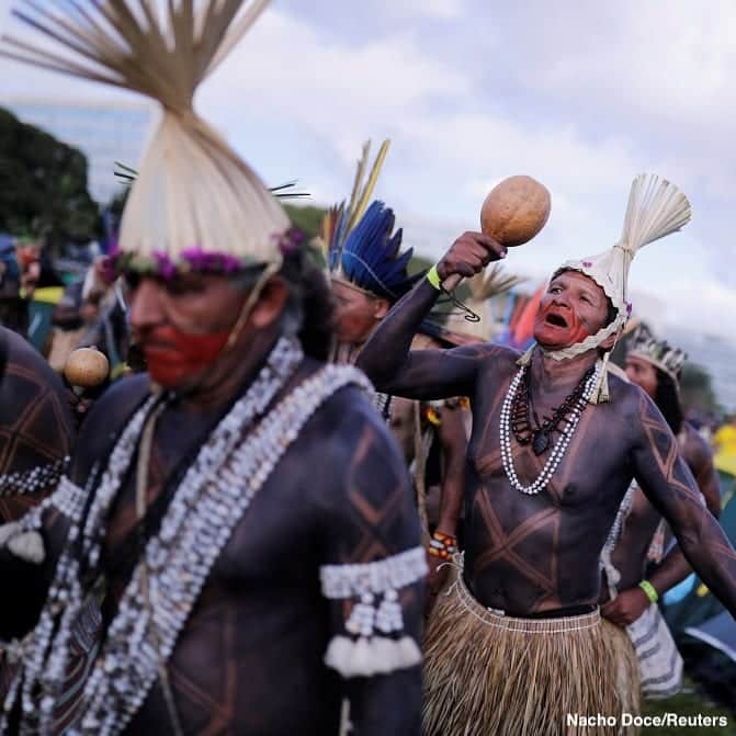 ABC Newsさんのインスタグラム写真 - (ABC NewsInstagram)「Members of the Xavante tribe protest in defense of indigenous land and cultural rights they say are being threatened by right wing Brazilian Pres. Jair Bolsonaro's government. #brazil #indigenous #bolsonaro」4月26日 1時10分 - abcnews