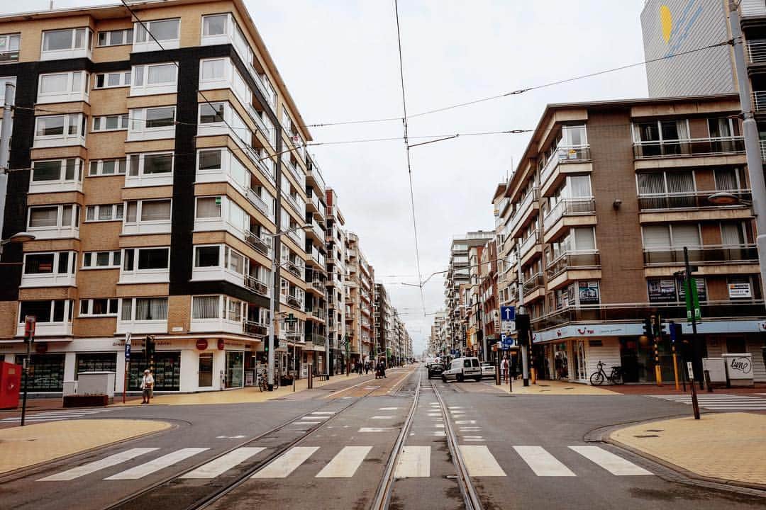 カロリーヌ・ド・メグレのインスタグラム：「Oostende 🇧🇪」