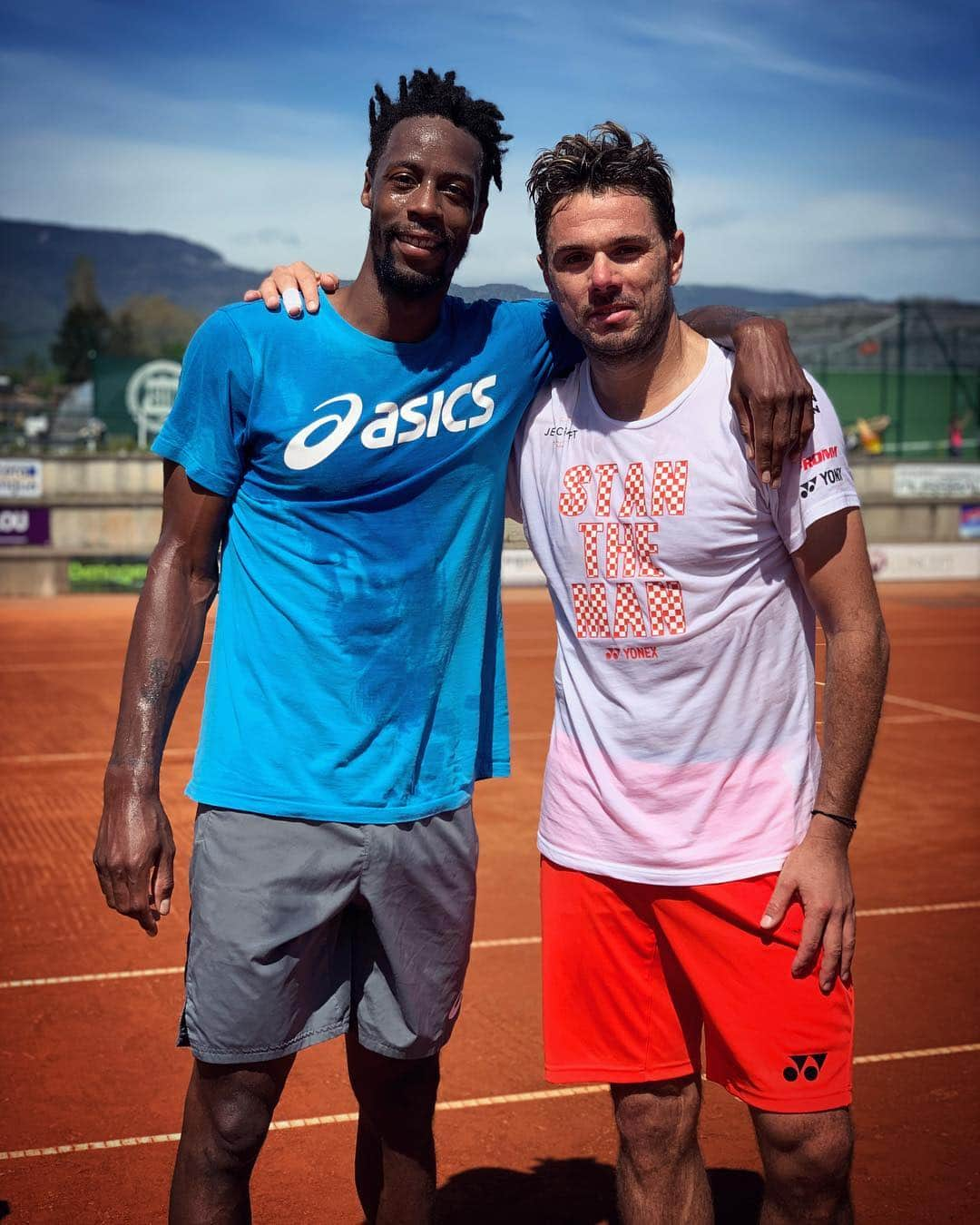 スタニスラス・ワウリンカさんのインスタグラム写真 - (スタニスラス・ワウリンカInstagram)「Friends that sweat together, stay together 💦🤜🏾💥🤛🏻🔝☀️🥳🙌🏾🔵⚪️🔴 #friends #hardwork #trusttheprocess #enjoy #fun」4月26日 1時46分 - stanwawrinka85