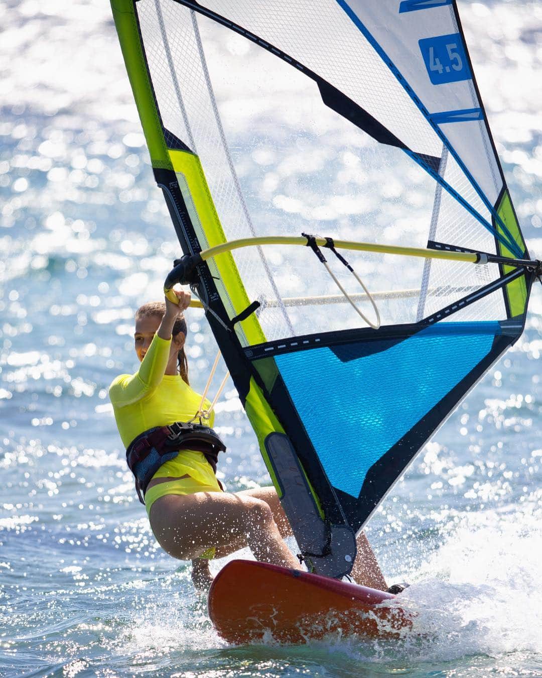 Oyshoさんのインスタグラム写真 - (OyshoInstagram)「❤️ if you love #windsurf | New Watersports Collection available at @oysho_sport  #oyshosport #watersports #surf」4月26日 1時58分 - oysho