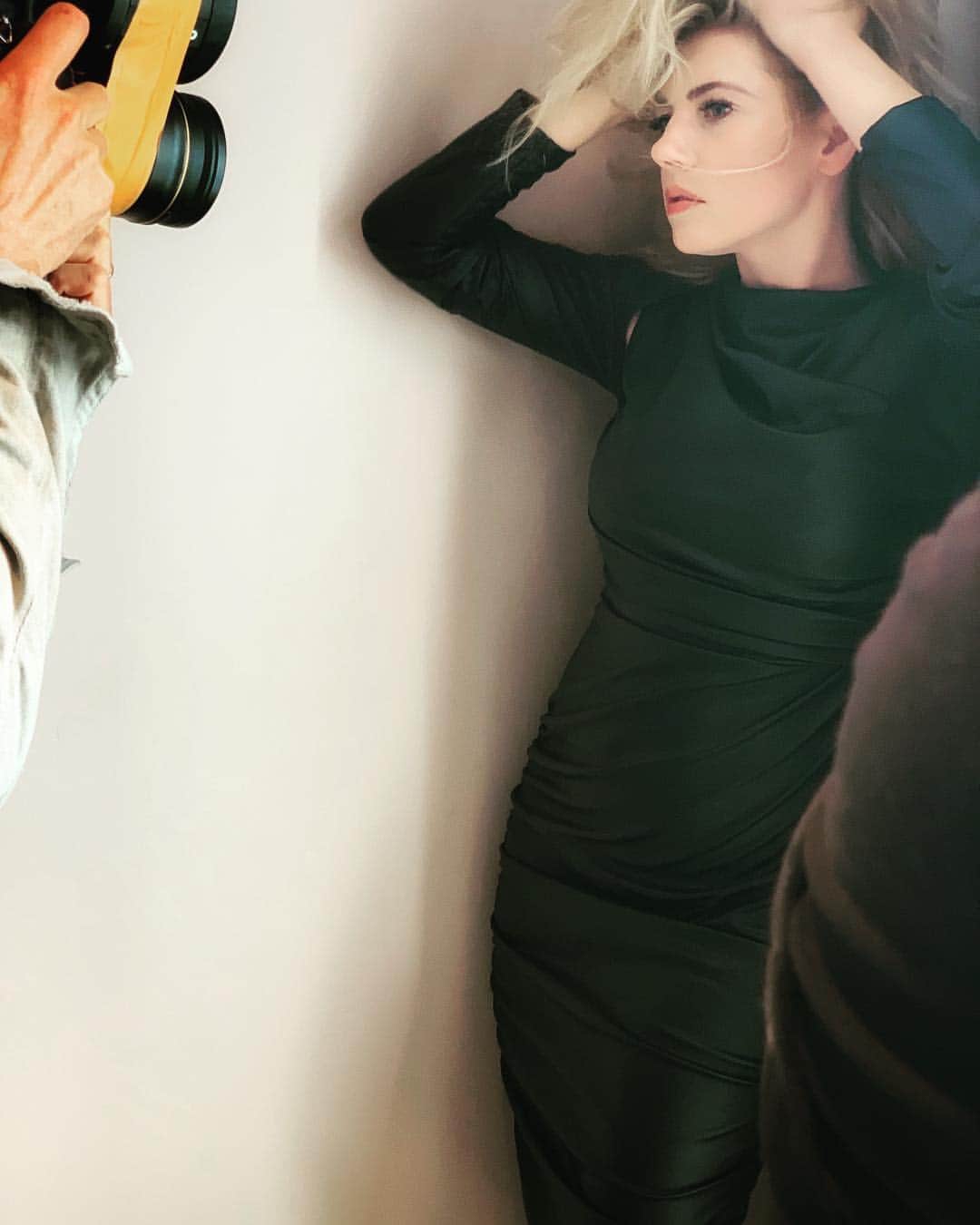 キャサリン・ウィニックのインスタグラム：「Behind the scenes of my @venimagazine cover shoot. Can’t wait for you guys to see the issue! x」