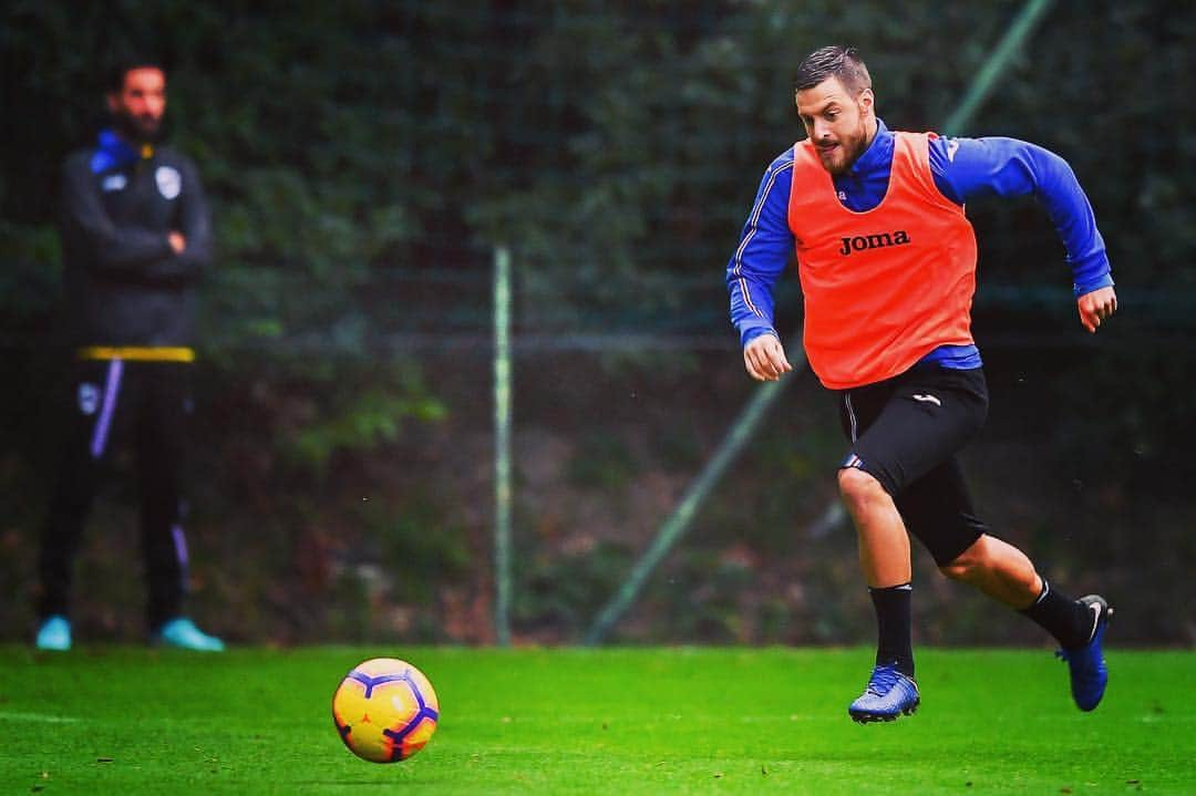 ヤコポ・サーラさんのインスタグラム写真 - (ヤコポ・サーラInstagram)「Today Training session.... #rainingday #js7 #myself #blucerchiato #passion #lookingfoward #seriea」4月26日 2時01分 - jacoposala7