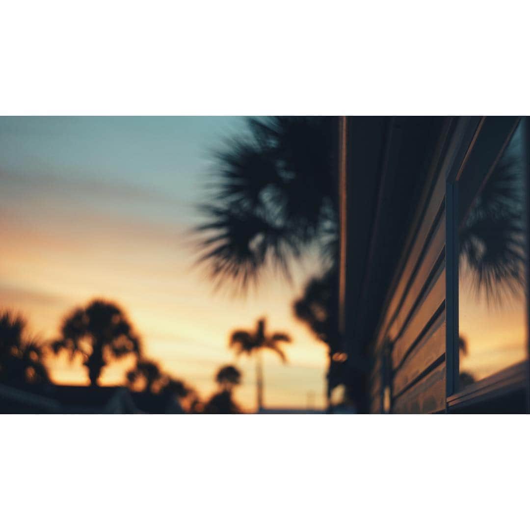 リード・モラノのインスタグラム：「6:51am」